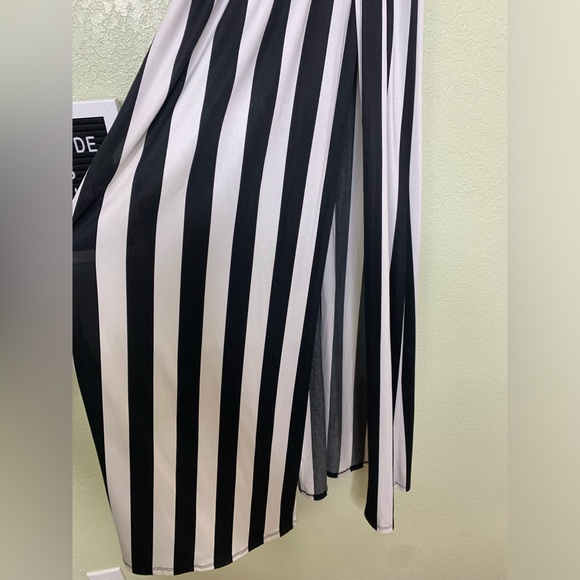 Best Cody Black and White Stripped Stretchy Maxi Skirt W/ Slits Size Medium - Picture 3 of 9